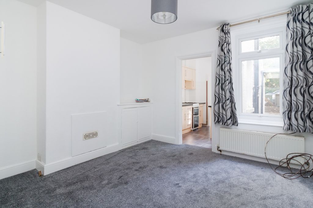 Property photo 3 of 9 990675