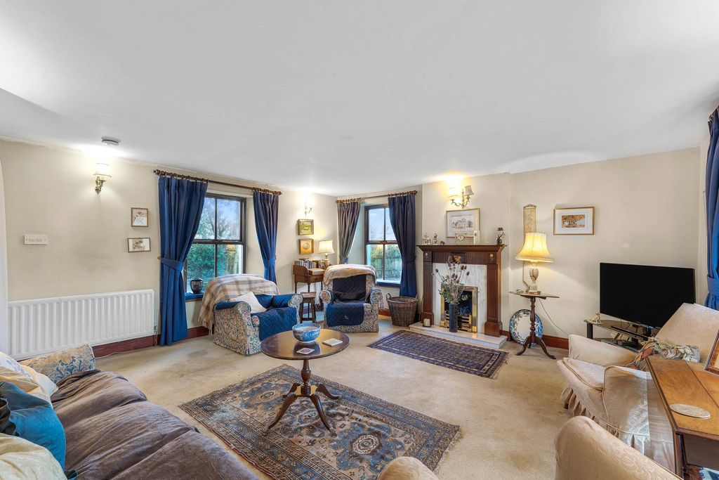 Property photo 3 of 43