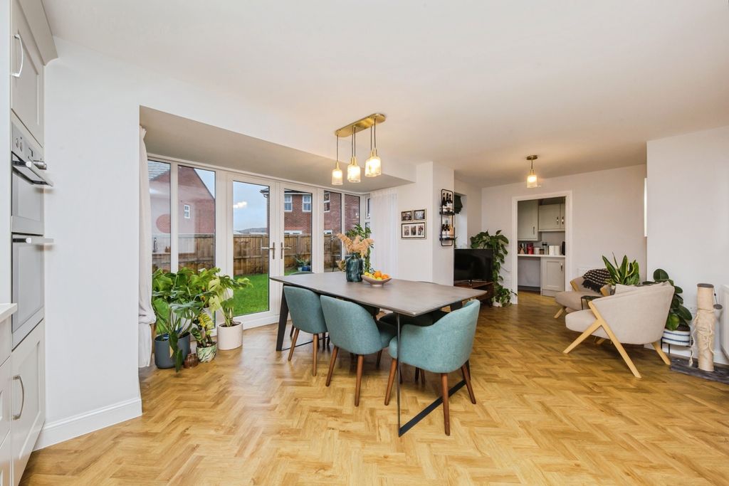 Property photo 3 of 17 Pbox-Img.Jpg