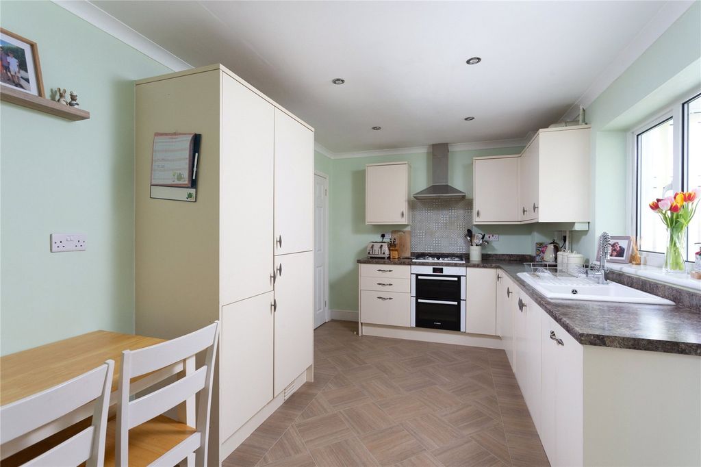 Property photo 3 of 14 Photos