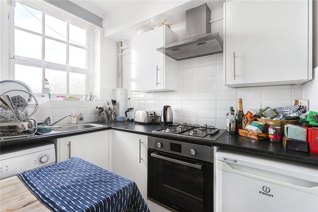 Property photo 3 of 19 Kitchen