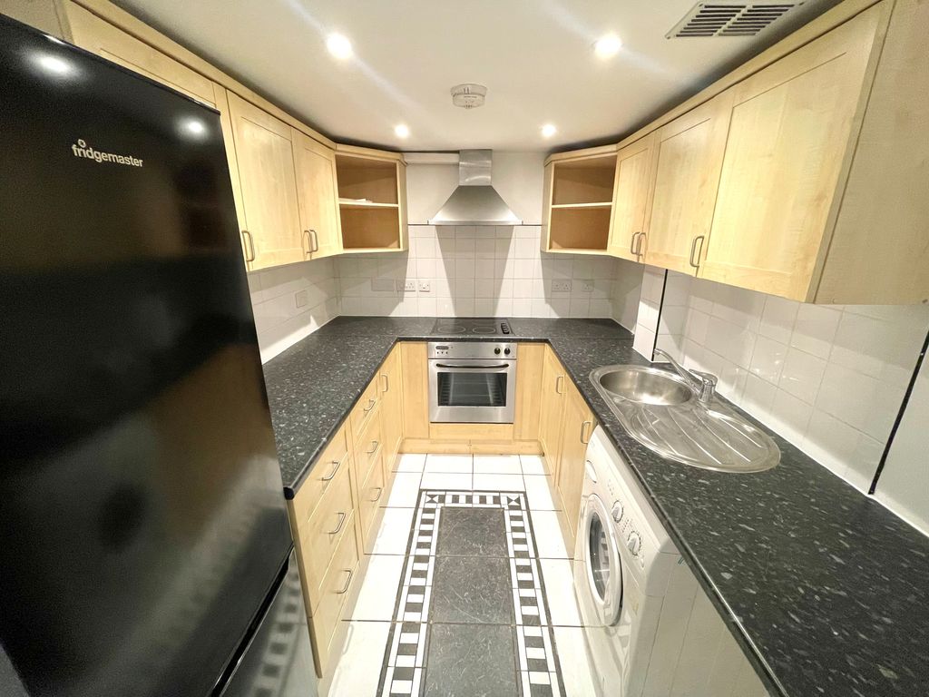 Property photo 3 of 6