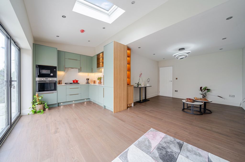 Property photo 2 of 19 1496303-13-6A5Fbf...