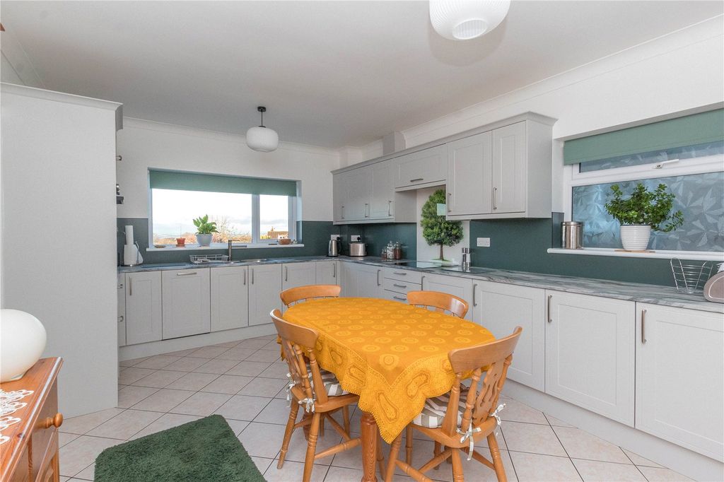 Property photo 3 of 27 Picture No. 20