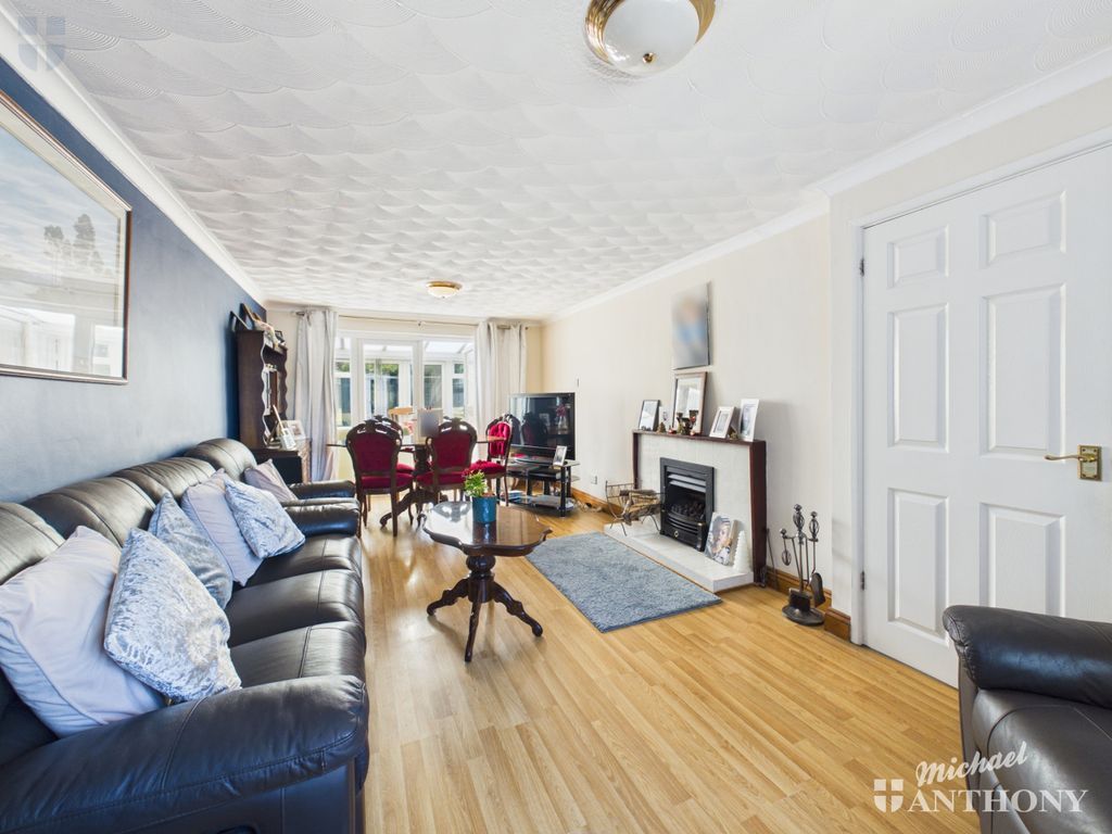 Property photo 2 of 17 Cam03852G0-Pr0695-Still014