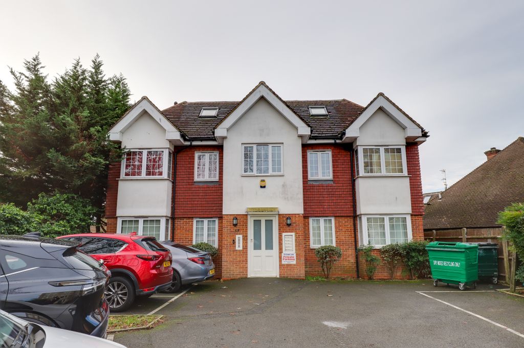 Property photo 1 of 13 10-B0Bdjhmck - Flat 4, 53 Crown Lane - 43
