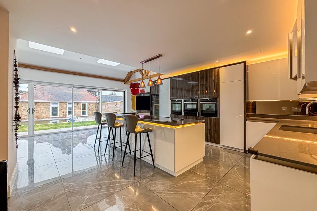 Property photo 3 of 30 Kitchen/Diner