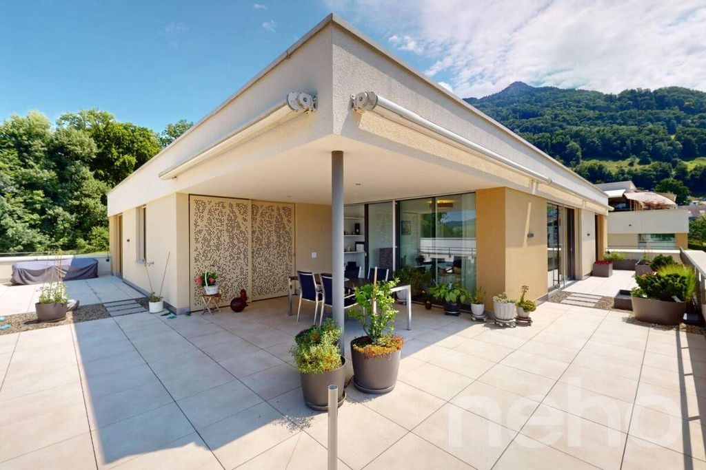Property photo 3 of 12