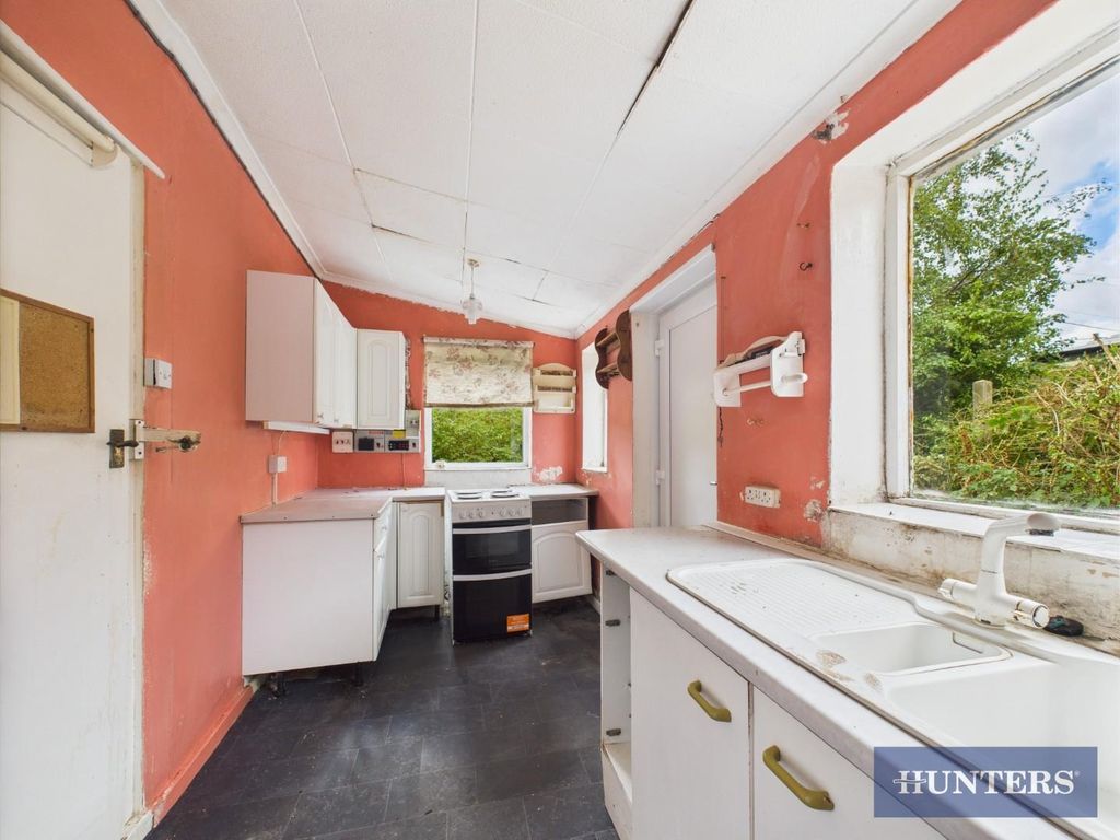 Property photo 3 of 19 Kitchen
