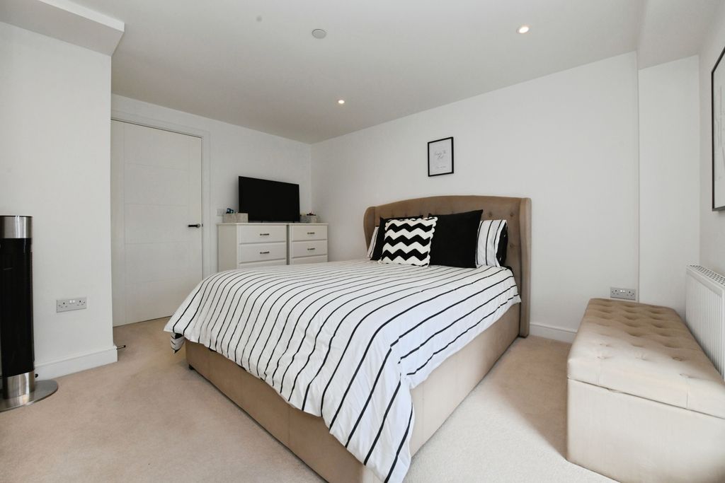 Property photo 2 of 16 Internal