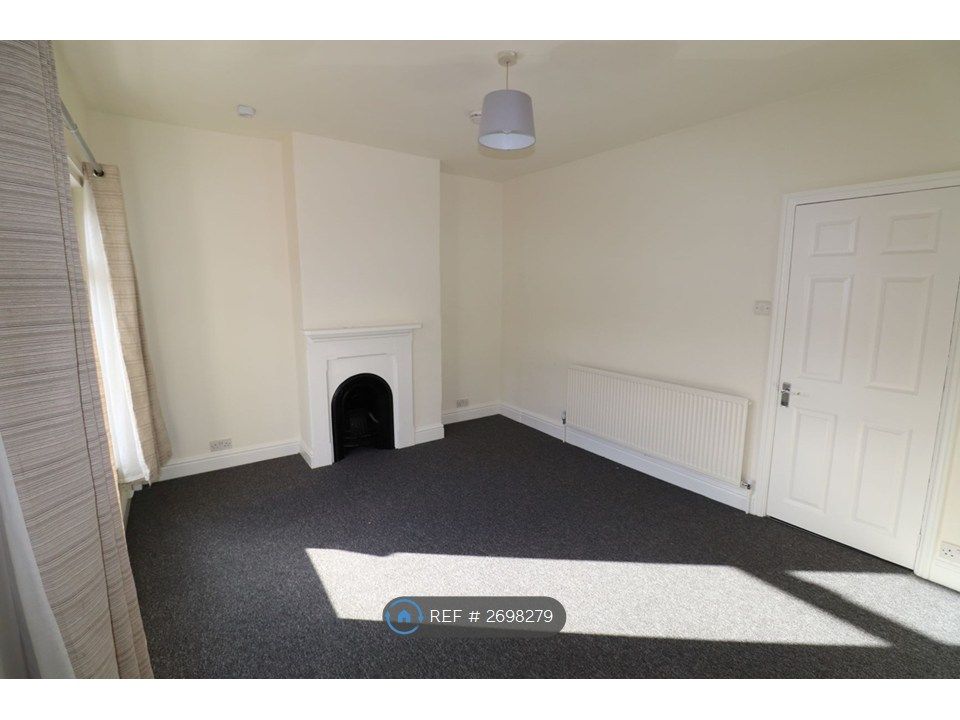 Property photo 2 of 5 Living Room