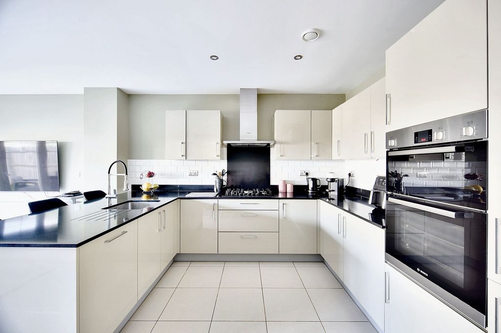 Property photo 2 of 22