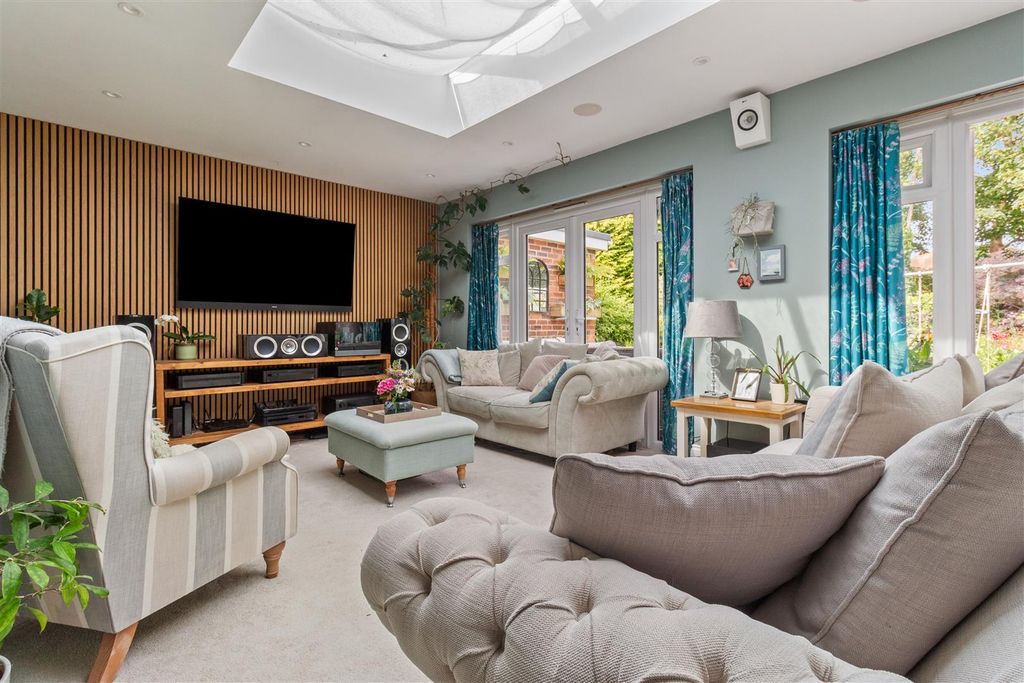 Property photo 2 of 27 37 Beeches Avenue-024.Jpg