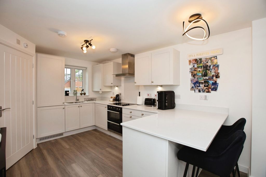 Property photo 2 of 16 Kitchen