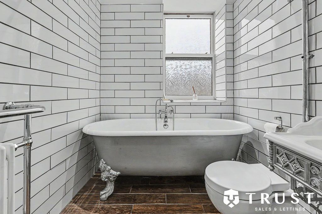 Additional image 60 of 6 bed detached house for saleStation Lane, Birkenshaw BD11