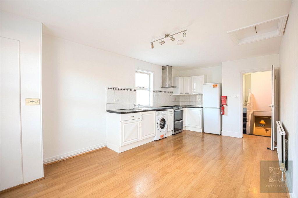 Property photo 2 of 15 Reception/Kitchen