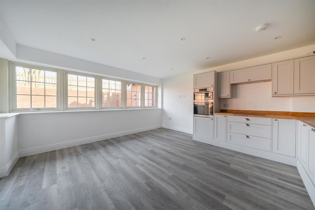 Property photo 2 of 15 Kitchen / Dining Room