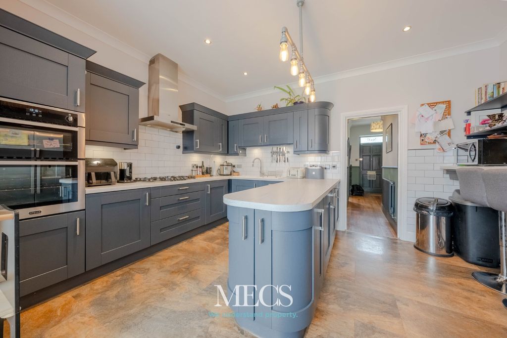Property photo 2 of 20 3853163