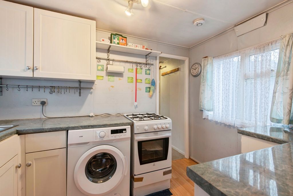 Property photo 3 of 18 Kitchen