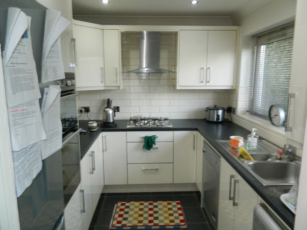 Property photo 2 of 12 Modern Kitchen