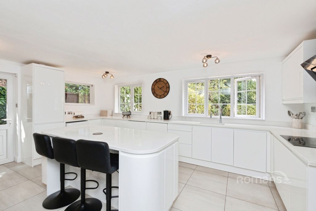 Property photo 3 of 13 Pbox-Img.Jpg