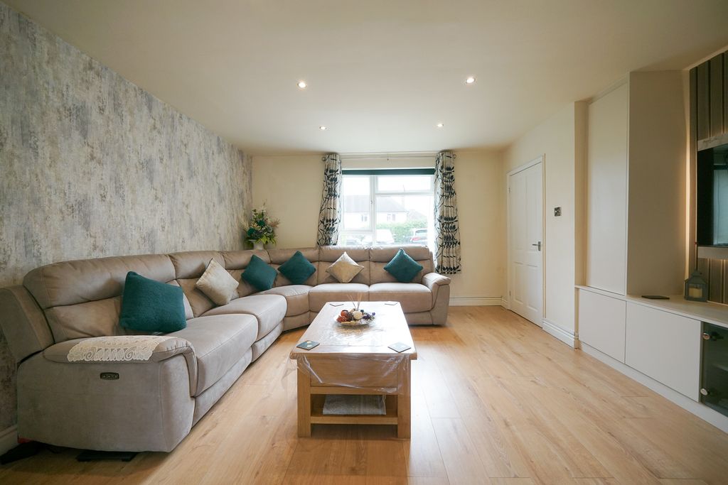 Property photo 3 of 24