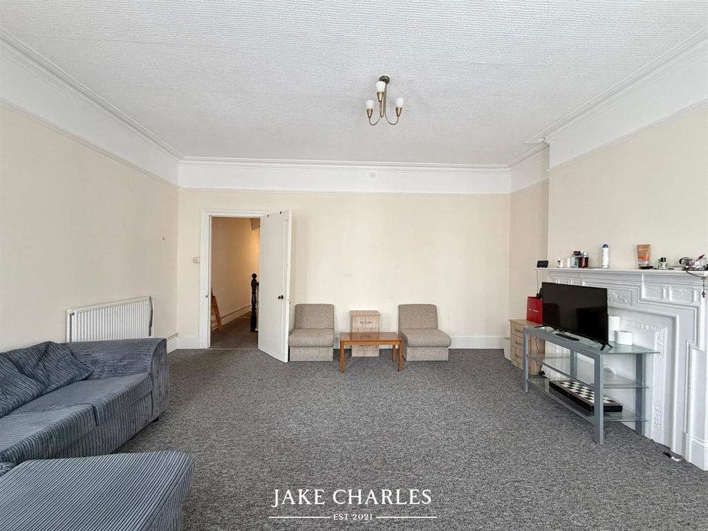 Property photo 3 of 11 d5Faeb3d-F8Df-4999-999c-Ab554E7Ef276.Jpg