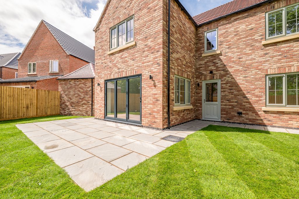Property photo 2 of 32