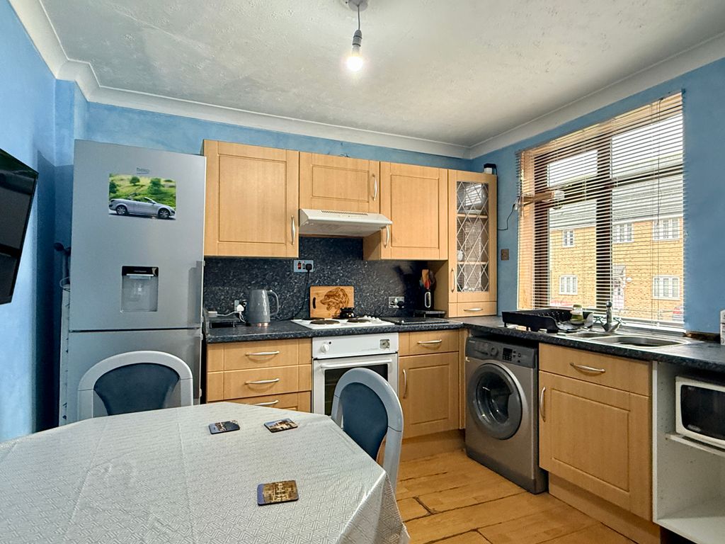 Property photo 2 of 11 Kitchen