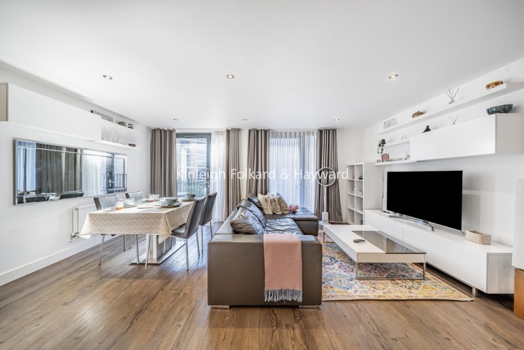 Property photo 3 of 15 53c260F8-98Ff-4914-8