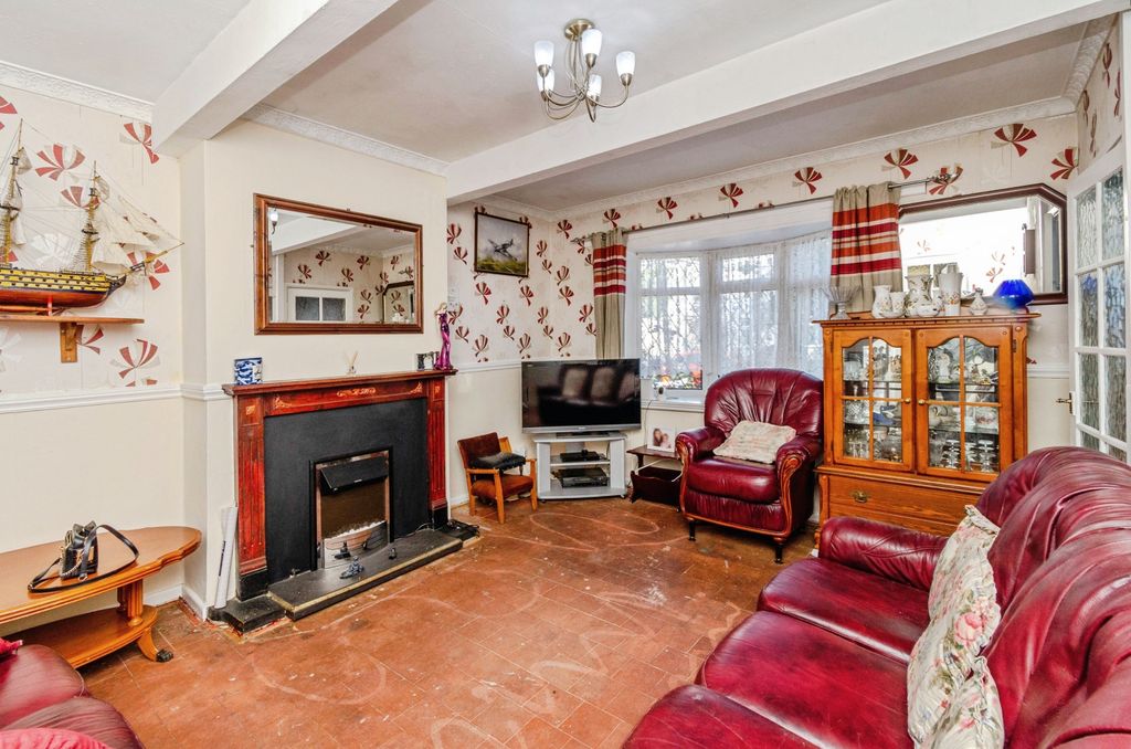 Property photo 3 of 19 Living Room