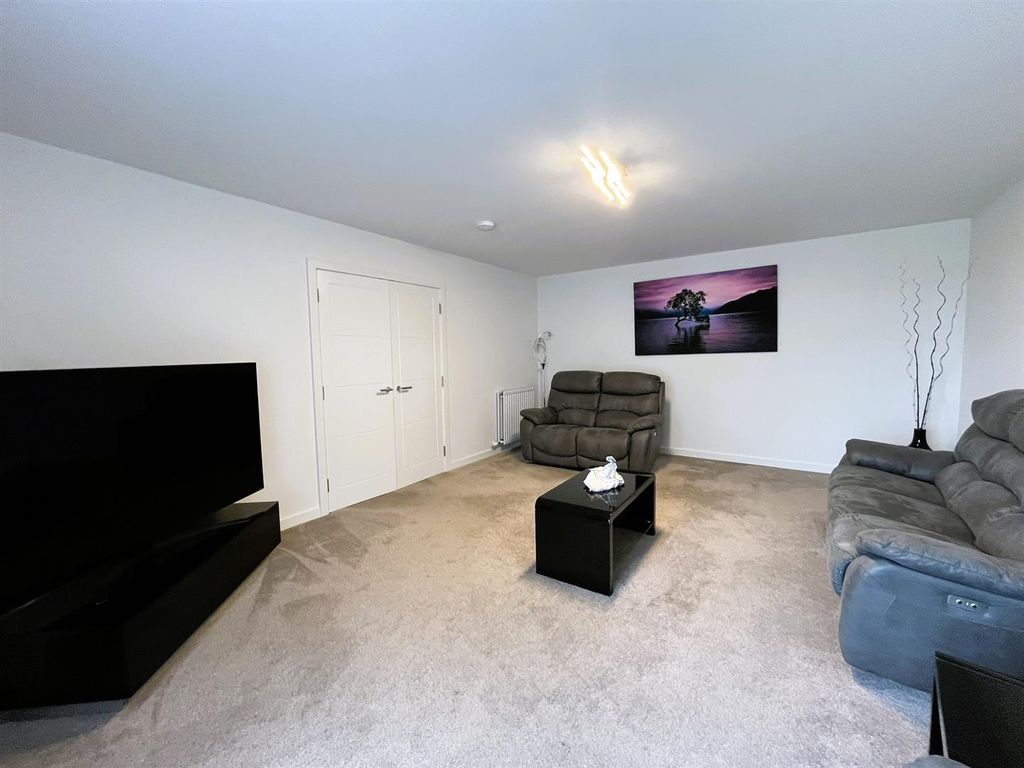 Property photo 3 of 27 Lounge
