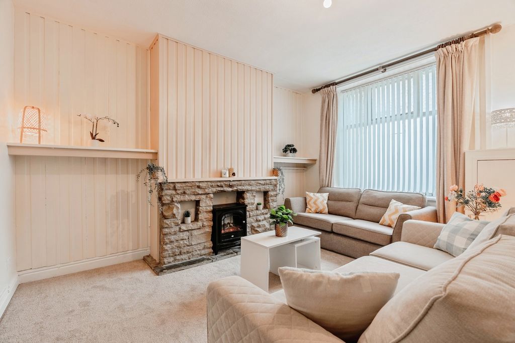 Property photo 2 of 20 Pbox-Img.Jpg