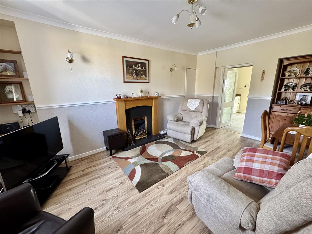 Property photo 2 of 29 Lounge