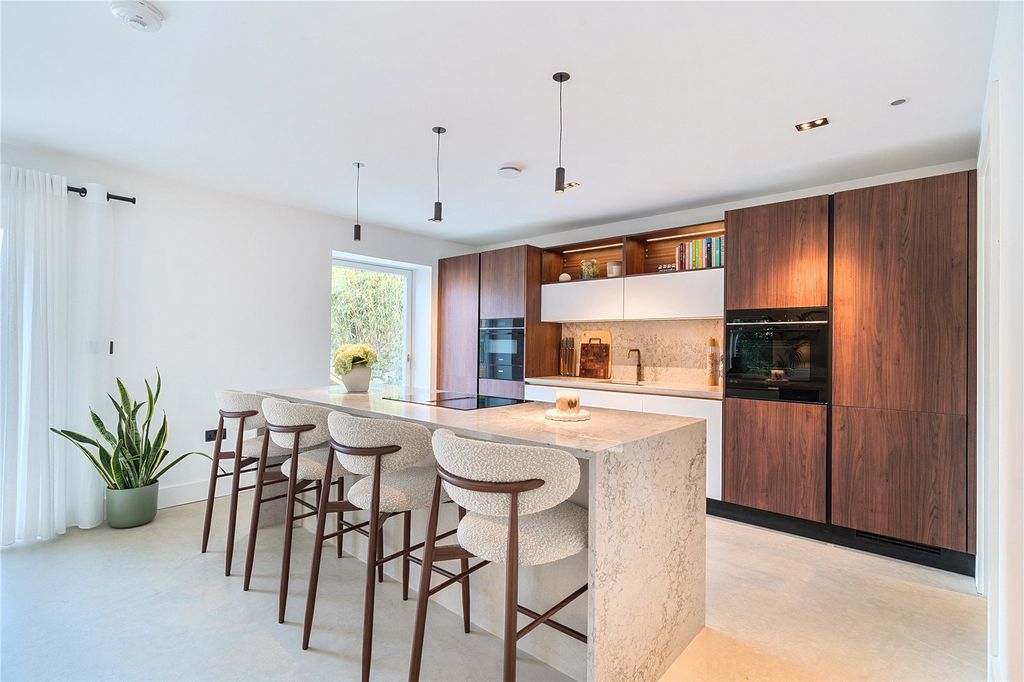 Property photo 2 of 23 Picture No. 19