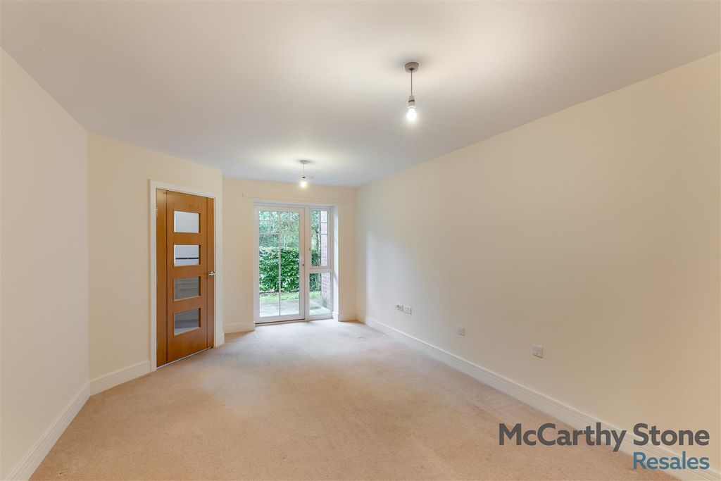 Property photo 3 of 27 8664601-Interior11.Jpg