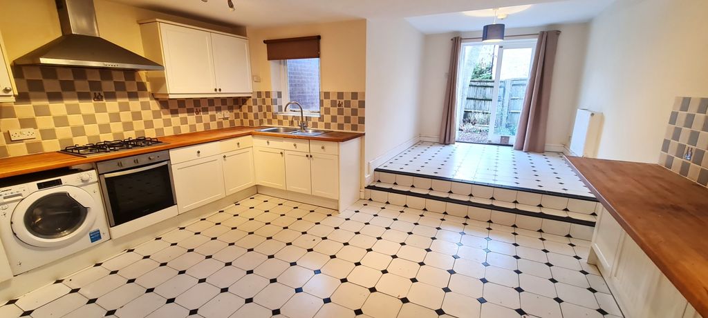 Property photo 1 of 17 Photo 11