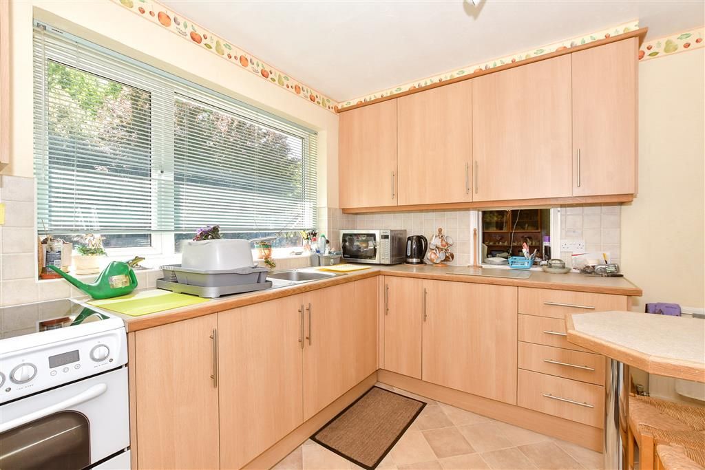Property photo 3 of 9 Kitchen