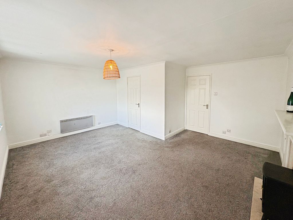 Property photo 1 of 12 Living Room