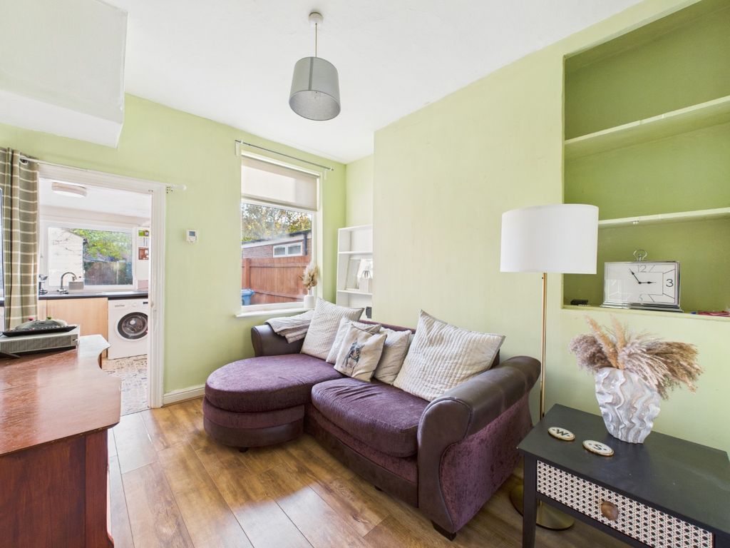 Property photo 2 of 8 4633305