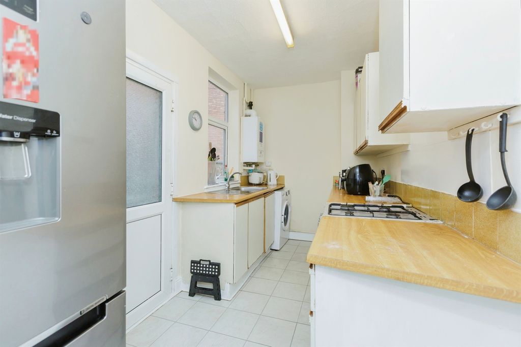 Property photo 2 of 17