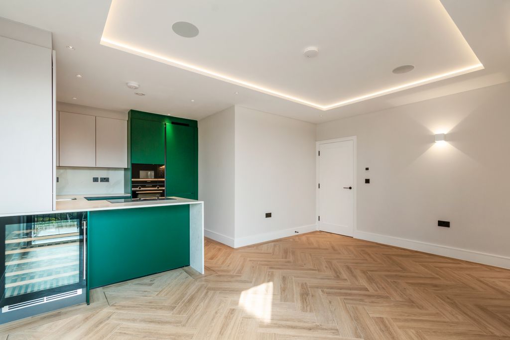 Property photo 3 of 10 Kitchen