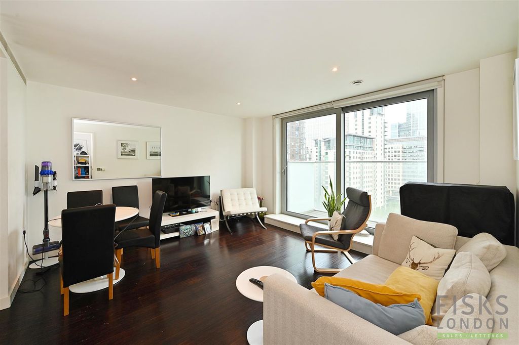 Property photo 1 of 8 1405-Pan-Peninsula Living Room(1).Jpg