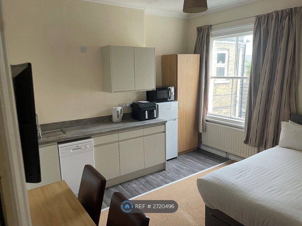 Property photo 1 of 15 Studio 60