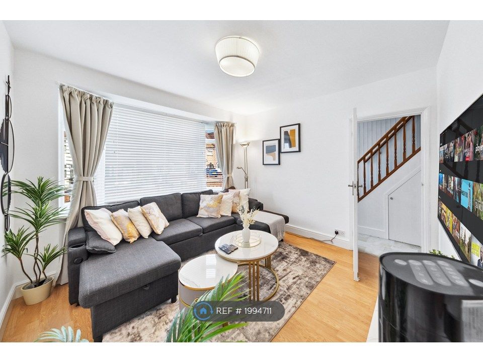 Property photo 2 of 20 Living Room