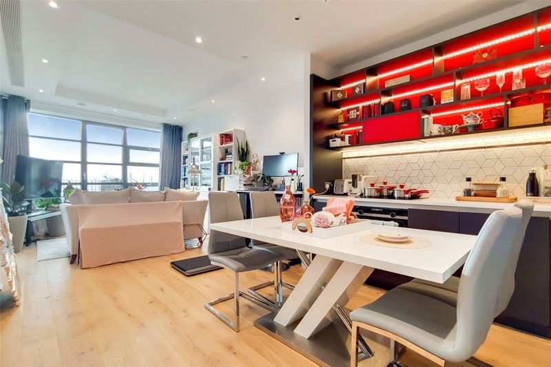 Property photo 1 of 10 .