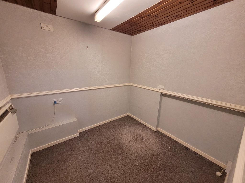 Property photo 3 of 7 Photo 4