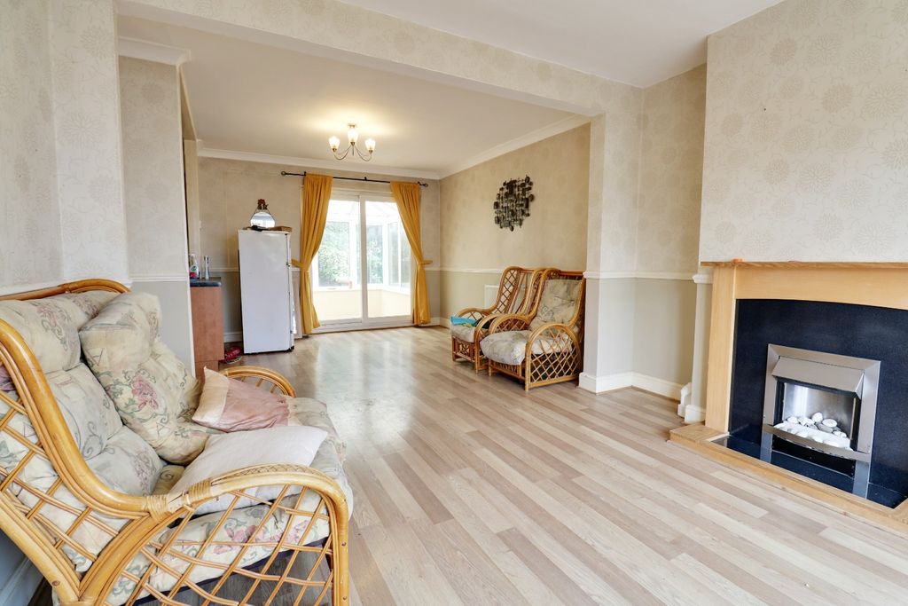 Property photo 2 of 13 4932821