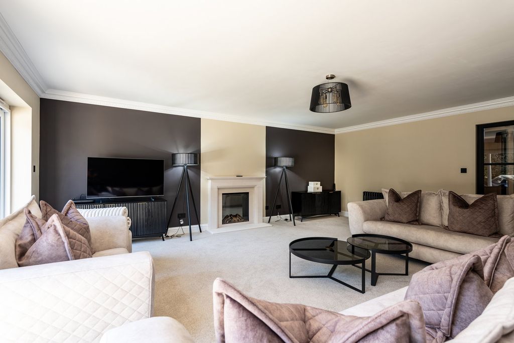 Property photo 3 of 26