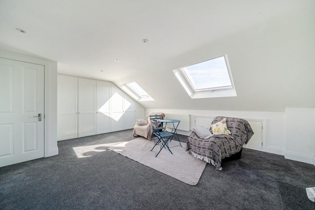 Property photo 2 of 18 Picture No. 09